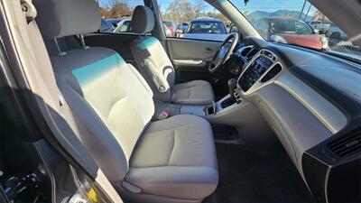 2005 Toyota Highlander - Photo 5 - Lakeport, CA 95453-5619