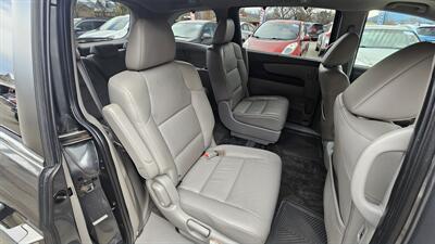 2011 Honda Odyssey EX-L - Photo 8 - Lakeport, CA 95453-5619