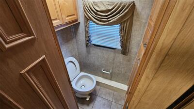 2005 CROSS COUNTRY SPORTS COACH SE 372DS   - Photo 13 - Lakeport, CA 95453-5619