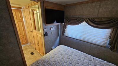 2005 CROSS COUNTRY SPORTS COACH SE 372DS   - Photo 15 - Lakeport, CA 95453-5619