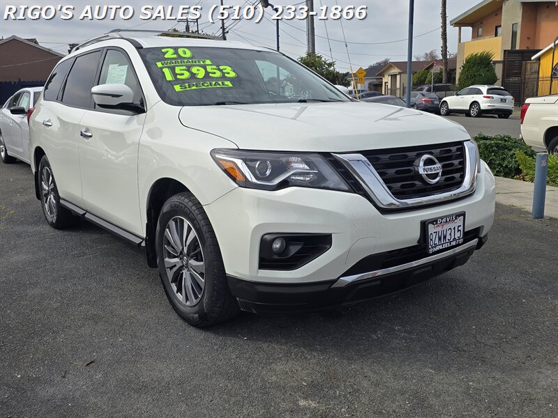 2020 Nissan Pathfinder SV  