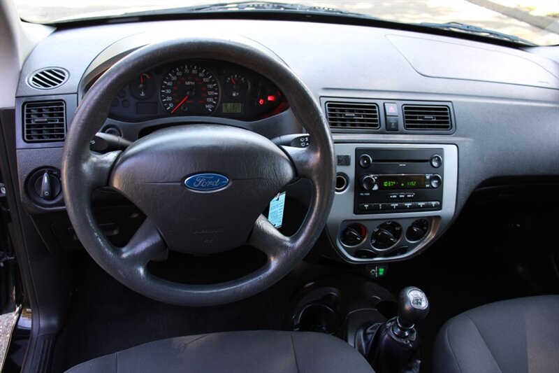 2007 Ford Focus ZX3 S photo