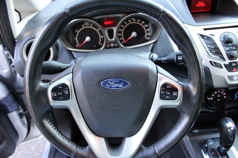 2013 Ford Fiesta SE photo