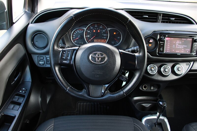 2015 Toyota Yaris 5-Door SE photo