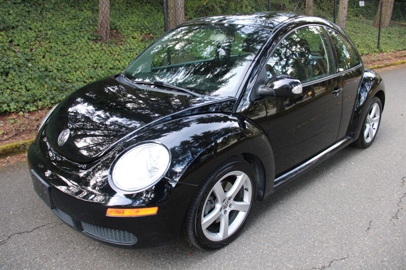 The 2008 Volkswagen New Beetle S photos