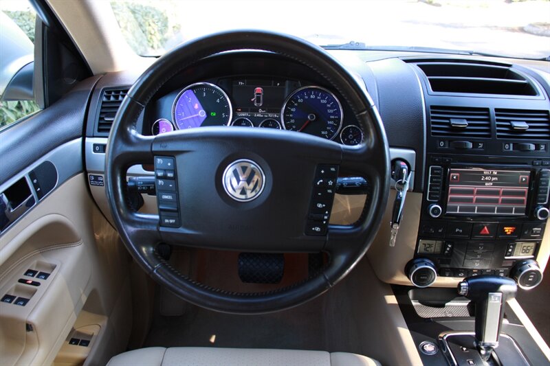 2010 Volkswagen Touareg V6 TDI photo