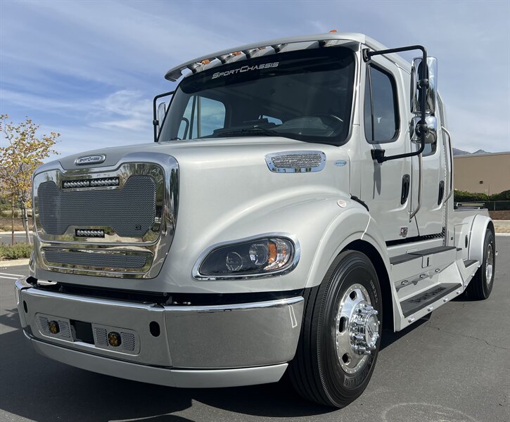 2024 Freightliner LH7 SPORTCHASSIS  