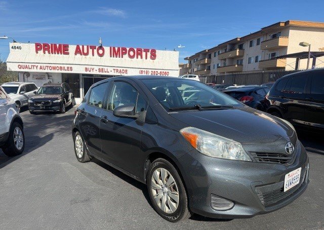 2012 Toyota Yaris 5-Door L  