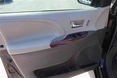 2013 Toyota Sienna Limited 7-Passenger   - Photo 7 - Lakeland, FL 33801