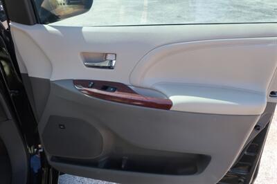 2013 Toyota Sienna Limited 7-Passenger   - Photo 62 - Lakeland, FL 33801