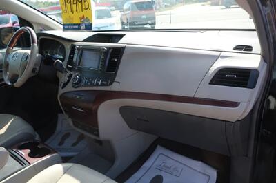 2013 Toyota Sienna Limited 7-Passenger   - Photo 23 - Lakeland, FL 33801