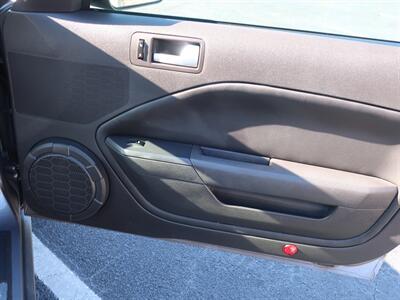 2006 Ford Mustang V6 Premium - Photo 22 - Lakeland, FL 33801