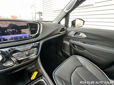 2025 Chrysler Pacifica Limited   - Photo 23 - Macomb, IL 61455