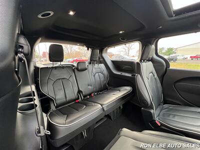 2025 Chrysler Pacifica Limited   - Photo 13 - Macomb, IL 61455