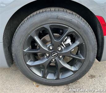 2025 Chrysler Pacifica Limited   - Photo 4 - Macomb, IL 61455