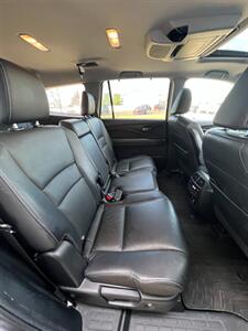 2022 Honda Pilot Touring   - Photo 12 - Macomb, IL 61455