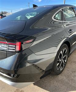 2025 Hyundai SONATA SEL   - Photo 8 - Macomb, IL 61455