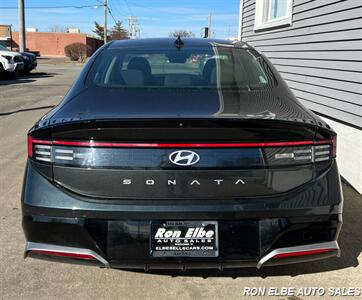 2025 Hyundai SONATA SEL   - Photo 9 - Macomb, IL 61455
