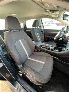 2025 Hyundai SONATA SEL   - Photo 11 - Macomb, IL 61455