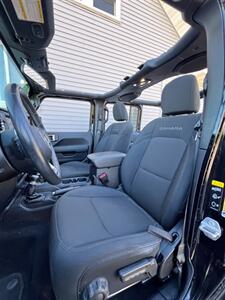 2021 Jeep Wrangler Unlimited Sahara   - Photo 10 - Macomb, IL 61455