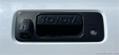 2022 Toyota Tacoma TRD OFF ROAD   - Photo 13 - Macomb, IL 61455