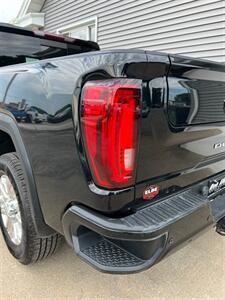 2020 GMC Sierra 2500HD Denali - Photo 11 - Macomb, IL 61455