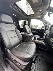 2020 GMC Sierra 2500HD Denali - Photo 13 - Macomb, IL 61455