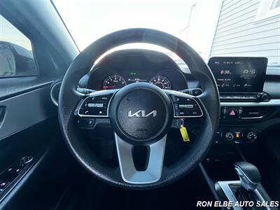 2023 Kia Forte LXS   - Photo 15 - Macomb, IL 61455