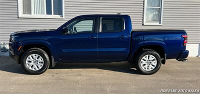 2022 Nissan Frontier SV   - Photo 3 - Macomb, IL 61455