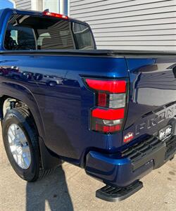 2022 Nissan Frontier SV   - Photo 10 - Macomb, IL 61455