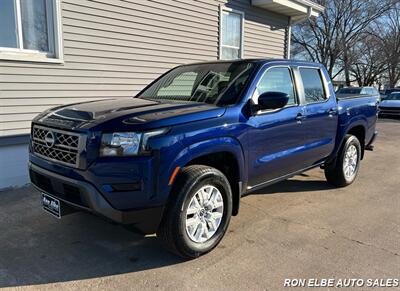 2022 Nissan Frontier SV   - Photo 2 - Macomb, IL 61455