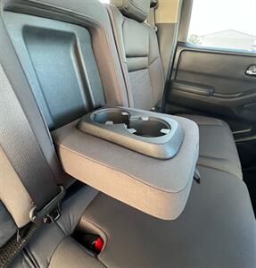 2022 Nissan Frontier SV   - Photo 13 - Macomb, IL 61455