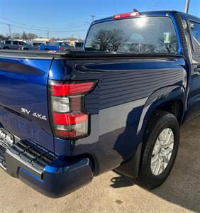 2022 Nissan Frontier SV   - Photo 8 - Macomb, IL 61455