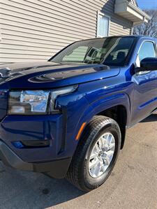 2022 Nissan Frontier SV   - Photo 5 - Macomb, IL 61455