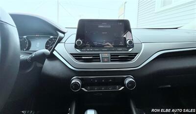 2023 Nissan Altima 2.5 SR   - Photo 16 - Macomb, IL 61455