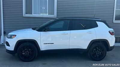 2022 Jeep Compass Altitude   - Photo 3 - Macomb, IL 61455