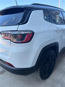 2022 Jeep Compass Altitude   - Photo 8 - Macomb, IL 61455