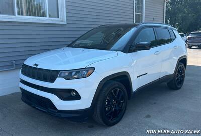 2022 Jeep Compass Altitude   - Photo 2 - Macomb, IL 61455