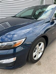 2022 Chevrolet Malibu LT - Photo 5 - Macomb, IL 61455