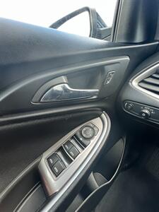 2022 Chevrolet Malibu LT - Photo 17 - Macomb, IL 61455