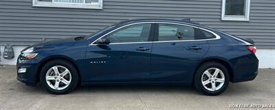 2022 Chevrolet Malibu LT - Photo 3 - Macomb, IL 61455