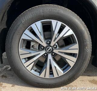 2023 Nissan Rogue SV - Photo 4 - Macomb, IL 61455