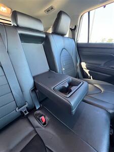 2023 Toyota Highlander XLE - Photo 13 - Macomb, IL 61455
