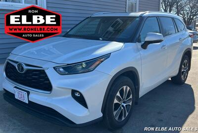 2023 Toyota Highlander XLE - Photo 1 - Macomb, IL 61455
