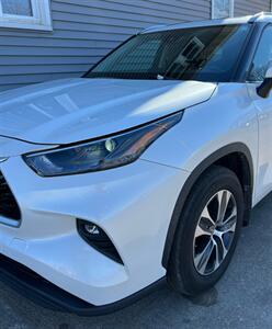 2023 Toyota Highlander XLE - Photo 5 - Macomb, IL 61455