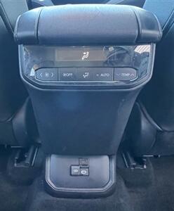 2023 Toyota Highlander XLE - Photo 14 - Macomb, IL 61455
