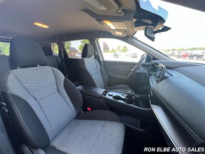 2023 Nissan Rogue SV   - Photo 11 - Macomb, IL 61455