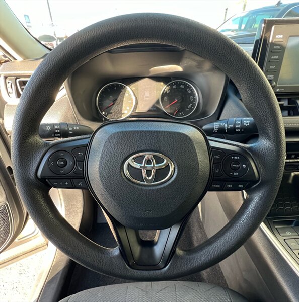 2020 Toyota RAV4 XLE photo