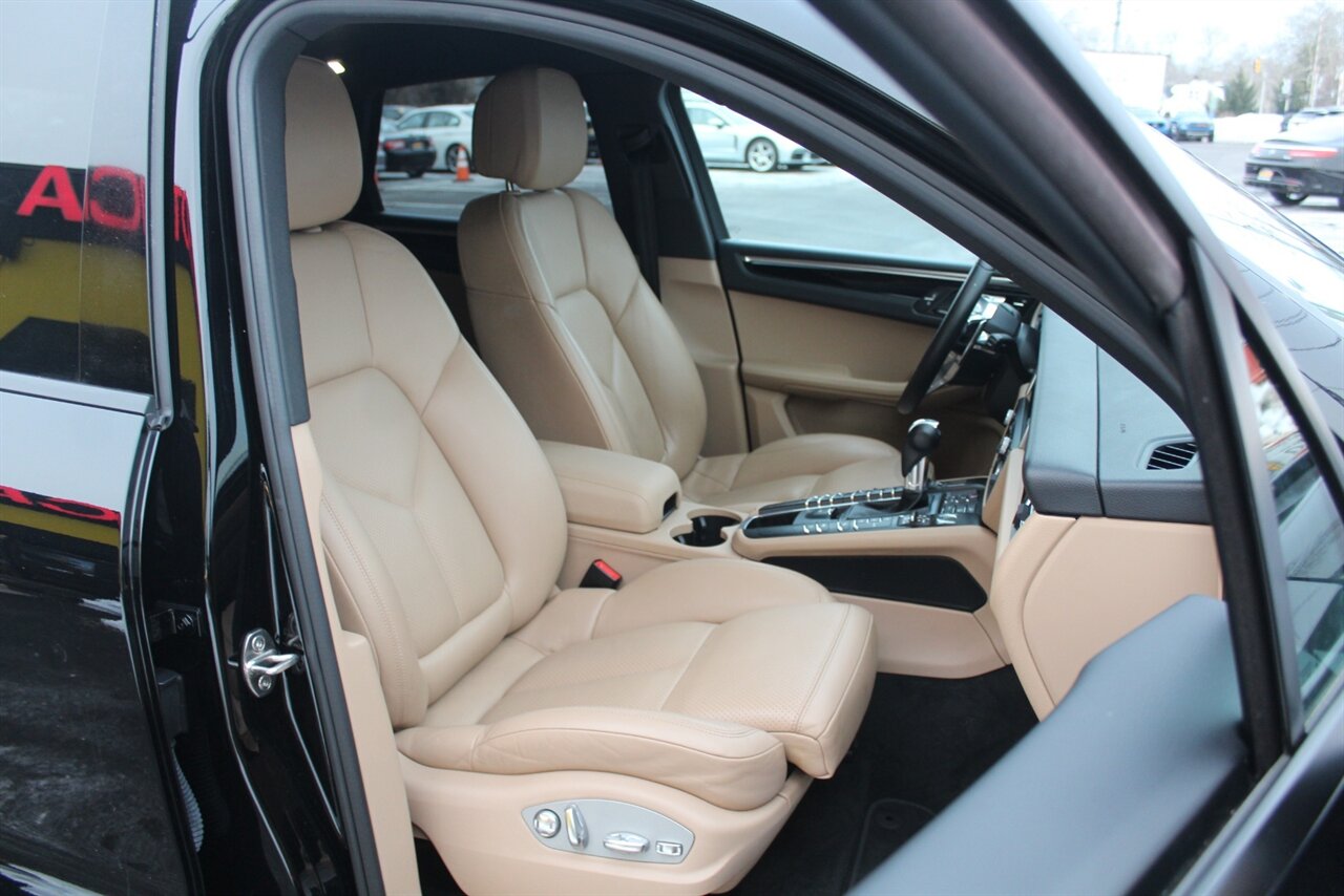 2020 Porsche Macan - Photo 15 - Red Bank, NJ 07701
