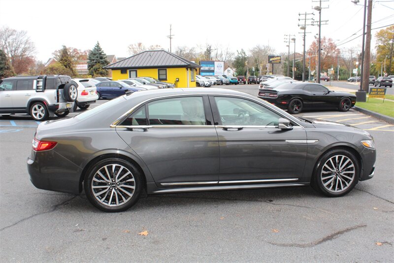 2018 Lincoln Continental Select photo